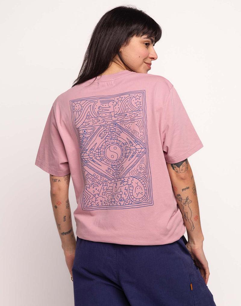 OLOW Taijitu T-Shirt in Rosa-Lila – Rückenprint am Model